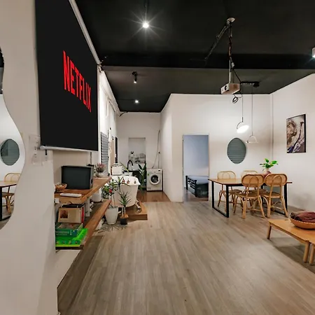 Saigon Hideout New World View - Romantic Stay, Netflix & Bathtub District 1-2